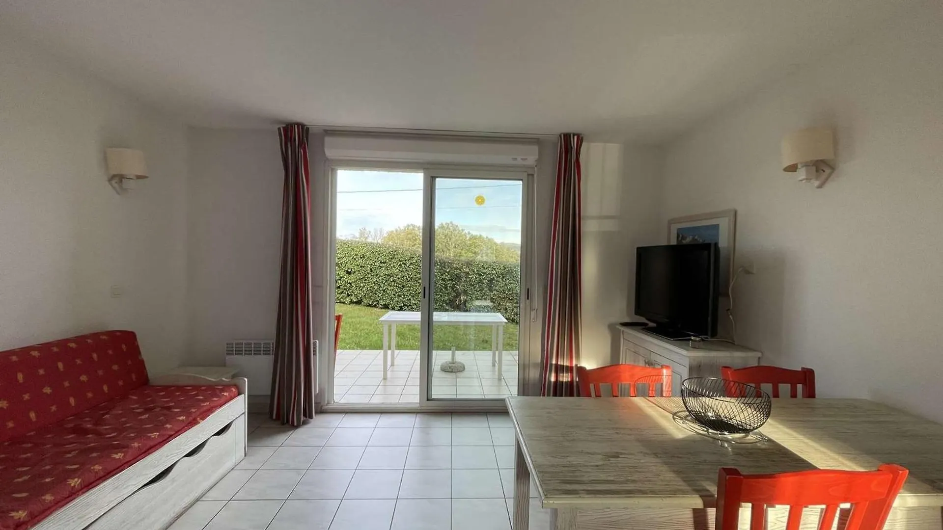 Maison Duplex Avec Piscines A Salavas - 6 Personnes, Animaux Admis, Parking, Terrasse Et Wifi - Fr-1-382-136